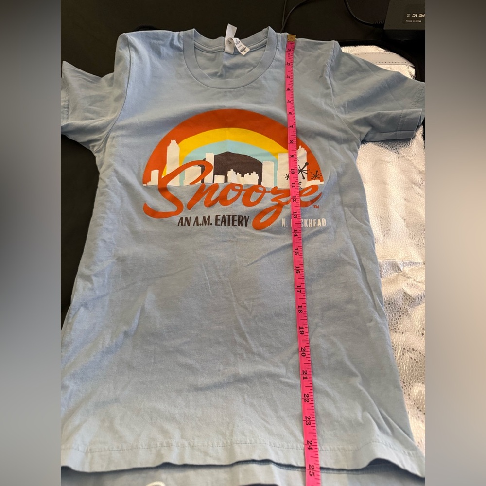 Blue SNOOZE AM Eatery T-Shirt with Rainbow Graphic - Men’s Size XS Extra Small - Picture 5 of 7